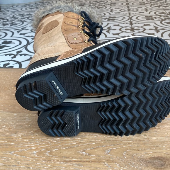 Sorel Joan of Arctic Boots (size 6) Waterproof! WORN ONE SEASON - Picture 6 of 16